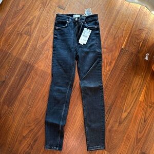 Zara stretch skinny jeans - NWT!